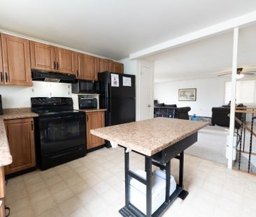 For Lease - 6 Hickling Trail, Barrie, Ontario - Photo 4