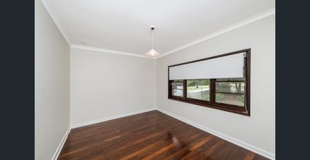 Beautiful Three Bedroom Home in Great Location Incl. Garden Maintenance! - Photo 4