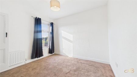 2 bedroom end of terrace house to rent - Photo 3