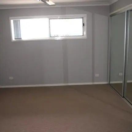 Comfortable 4 Bedroom Living! - Photo 4