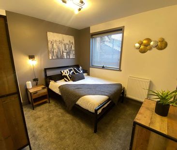 Modern Double Room in Shared House Room 2 - Photo 1