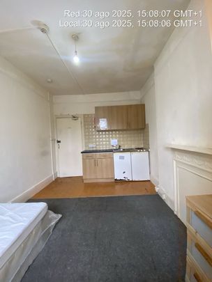 Studio Flat, Beech House Road, CR0 - Photo 1