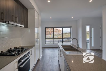 CONTEMPORARY TOWNHOUSE IN ALIRA ESTATE - Photo 5