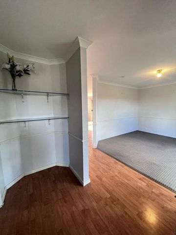 4 Bedrooms, Large Yard, Close to Everything - Photo 4