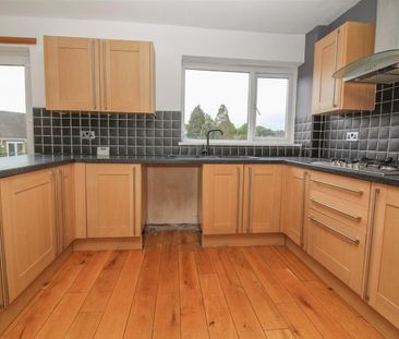 3 Bedroom House - Townhouse - Photo 6