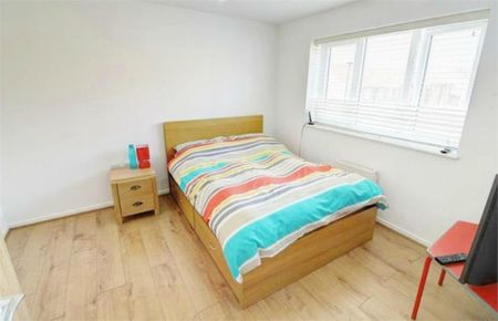 3 bedroom detached house to rent - Photo 2