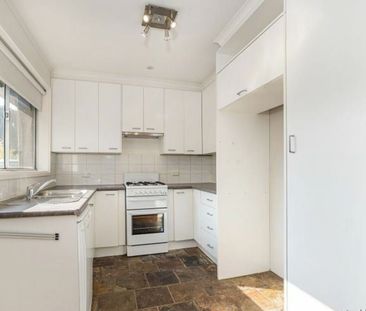 BRILLIANTLY ACCOMMODATING-SHORT TERM LEASE AVAILABLE! - Photo 4