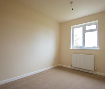 2 bedroom semi-detached house to rent - Photo 6