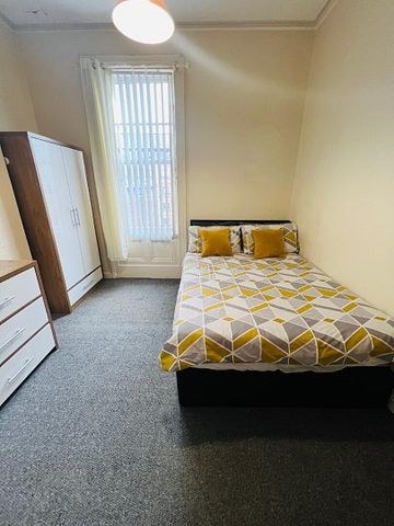 Camden Street, Room 2, BT96AU, Belfast - Photo 5