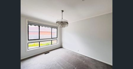 Beautifully Renovated 3-Bedroom Family Home in a Prime Location - Photo 4