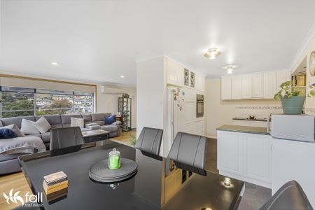 Spacious Family Home with Self-Contained Flat - Photo 3