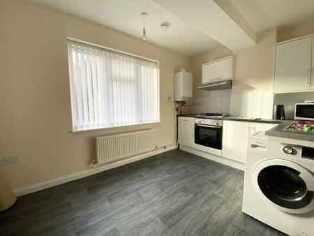 1 Bedroom Flat - Photo 3