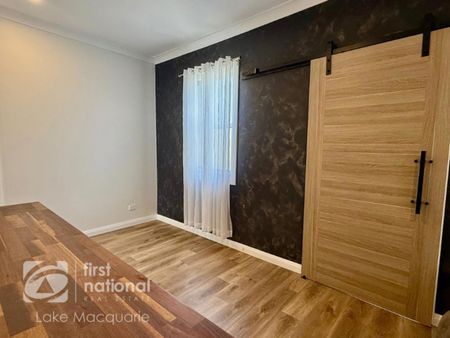 Family home with large shed - Prime Location in Toronto - Photo 5