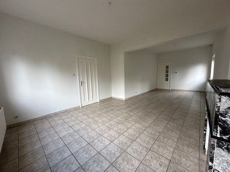 Een nette, comfortabele gezinswoning met 3 slaapkamers, garage en tuin. - Foto 2