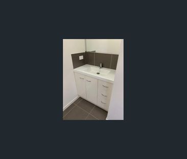 3 Bedrooms - 2 Bathrooms - Great Location - Photo 5