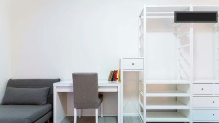 Largo Promessi Sposi, Milan, Lombardy 20142 - Photo 3