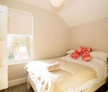 4 bedroom terraced house to rent - Photo 2