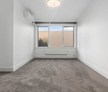 Bright Two-Bedroom Apartment in Prime Richmond Location - Photo 3
