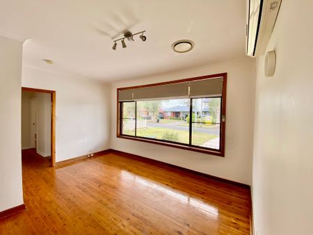 MULTI LIVING FAMILY HOME! - Photo 4