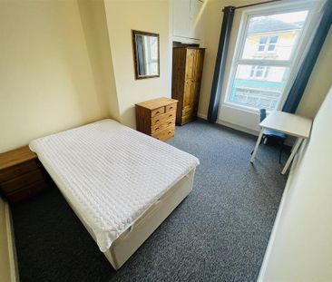 5 bedroom flat to rent - Photo 5