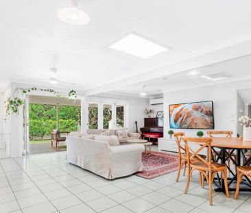 Spacious Family Living on an Expansive 810sqm Block – Pool, Multipl... - Photo 5