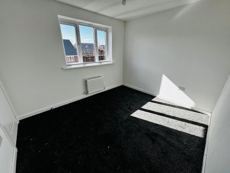 4 bedroom semi-detached house to rent - Photo 5
