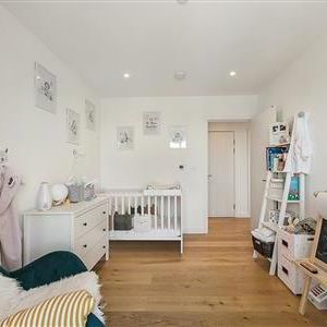 Mapleton Crescent, SW18 - Photo 1