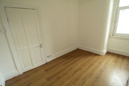 4 bedroom terraced house to rent - Photo 3