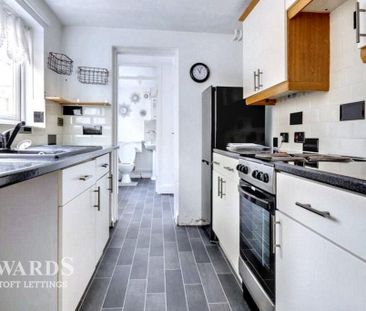 3 bedroom terraced house to rent - Photo 3