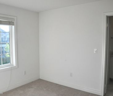 For Lease - 156 Frank Kelly Drive, East Gwillimbury, Ontario - Photo 6