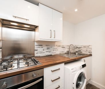 Basement Flat, 44 Headingley Avenue, Headingley, Leeds - Photo 1
