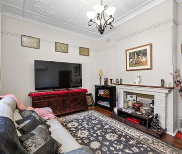 STUNNING CHARACTER HOME - Photo 3