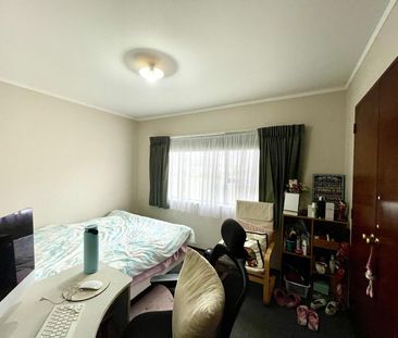 Two Bedroom Unit in Panmure - Photo 4