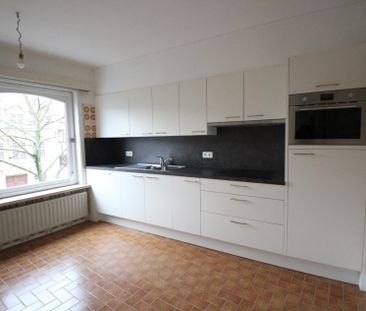 APPARTEMENT MET 3 SLAAPKAMERS IN CENTRUM IEPER - Photo 2