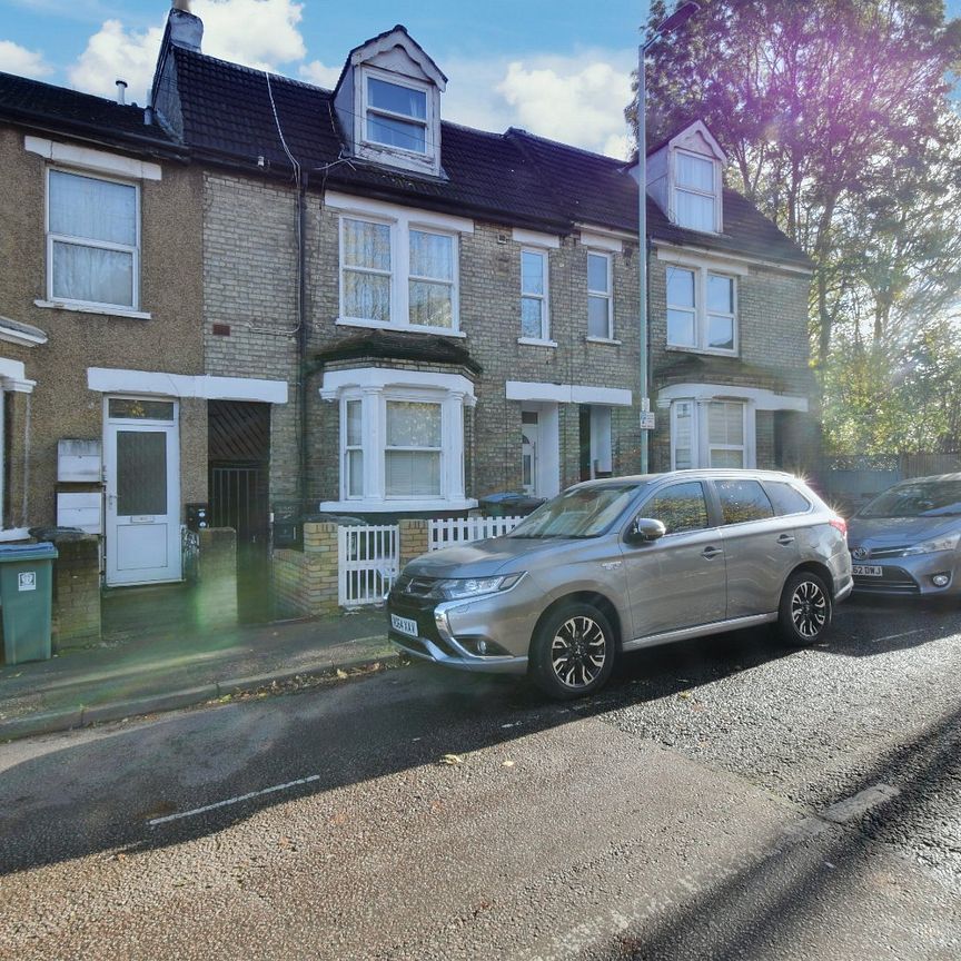 Gladstone Road, Watford, Hertfordshire, WD17 - Photo 1