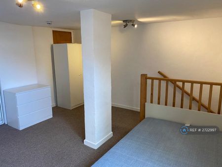 1 bedroom in a house share to rent - Photo 3