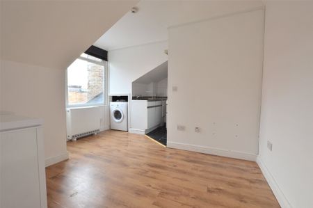 Station Road, Redhill, Surrey, RH1 - Photo 2