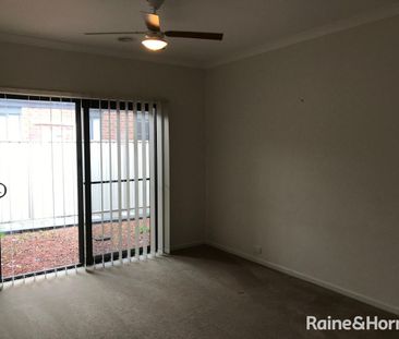 Splendid 4Br Home in Arndel, Truganina! - Photo 2