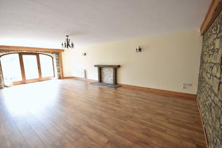 4 bedroom barn conversion to rent - Photo 2