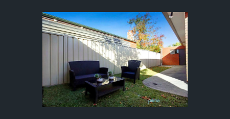 Neat & Spacious 2-Bedroom Unit in Quiet Maidstone Pocket - Photo 3