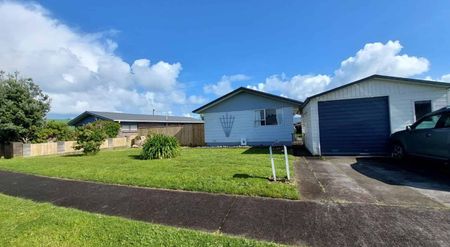 Three Bedroom Family home in Bell Block - Photo 2