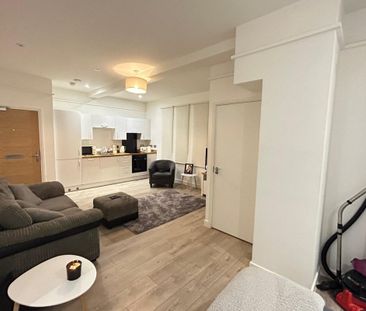 Edinburgh Gate - Photo 1