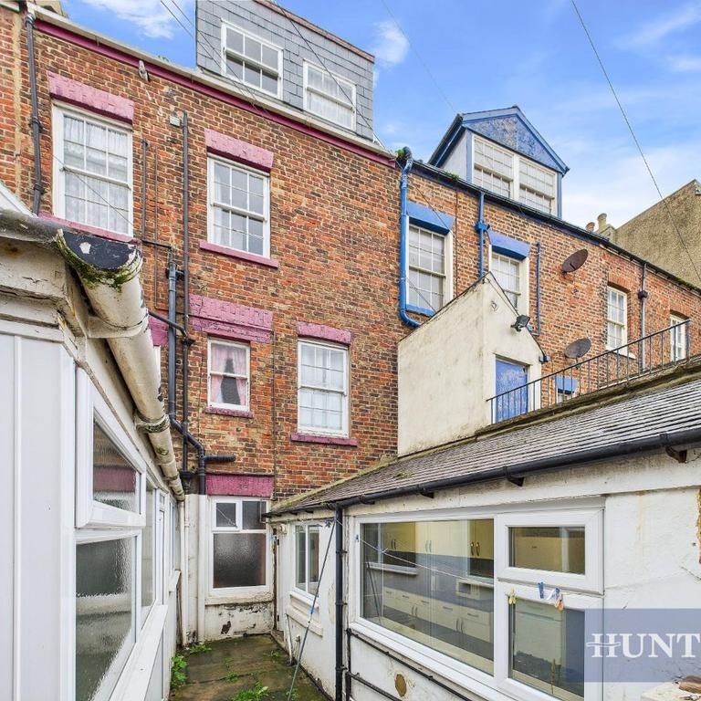 6 bedroom terraced house to rent - Photo 1