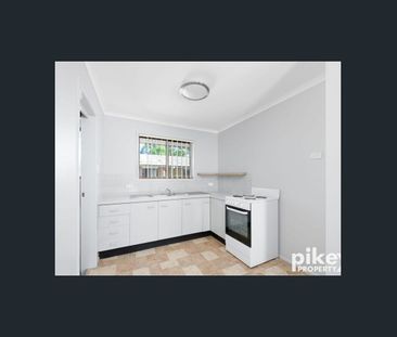 Duplex in super handy location! - Photo 5