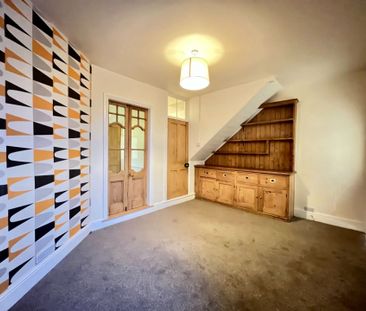 Farnborough Road, Farnham, GU9 - Photo 1