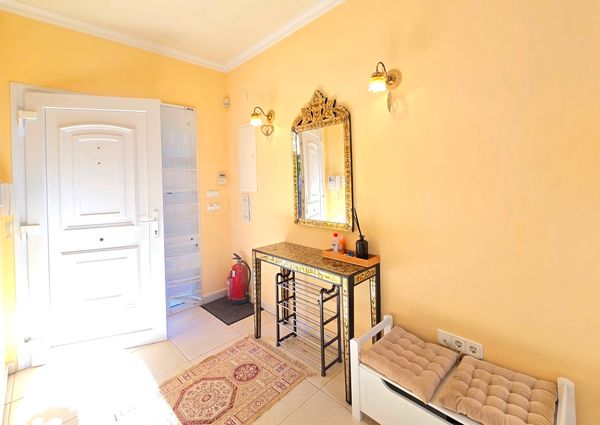 FOR RENT: SPACIOUS AND ELEGANT VILLA IN MORAIRA with 4 bedrooms for LONG TERM