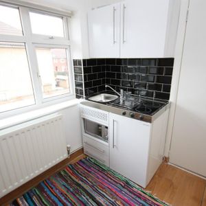 Westway, Shepherds Bush, London, W12 0SB - Photo 2