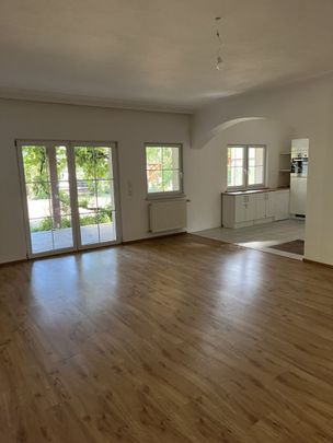Großzügige Familienwohnung mit Garten, Garage & Parkplatz - Foto 1
