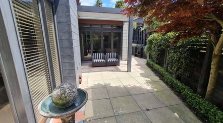 Executive Living Paradise - Furnished - Photo 5