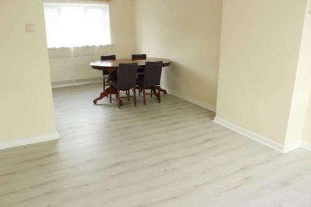 Nagle Grove, Rushey Mead, LE4 - Photo 2